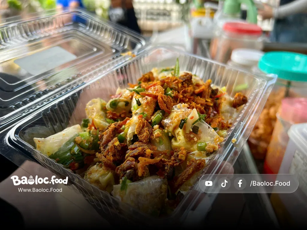 Bánh tráng cuốn trộn bò tại tiệm túc tắc bảo lộc
