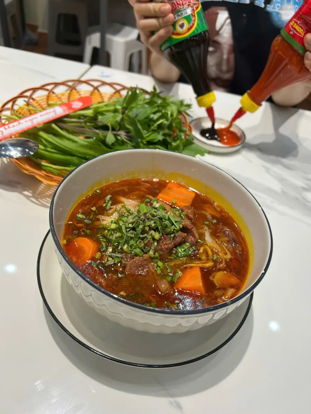 Bò kho ngon ở Bảo Lộc tại Phở Lẩu Lưu Gia, ăn kèm bánh mì và nước dùng đậm đ
